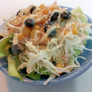 レタス・キャベツ・コーン・黒豆のごまサラダ